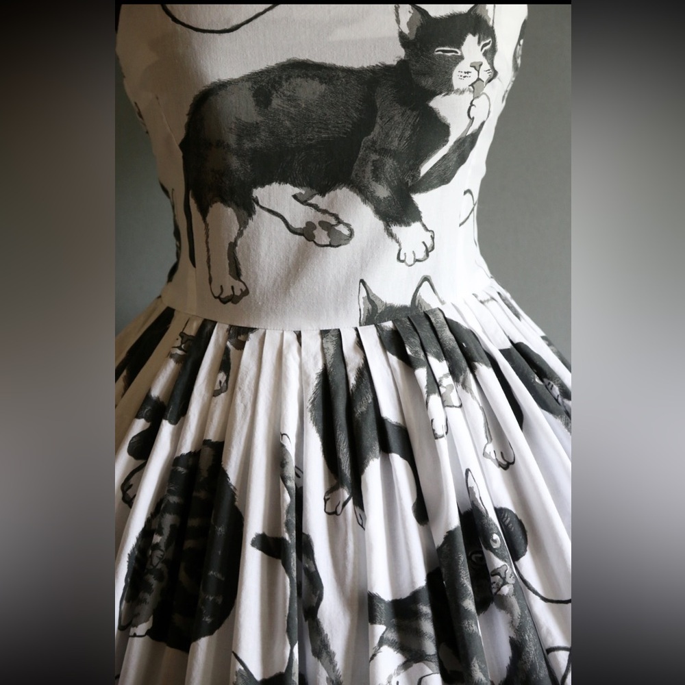 One of a kind 1950s style novelty cat print dress with full skirt - Picture 5 of 7